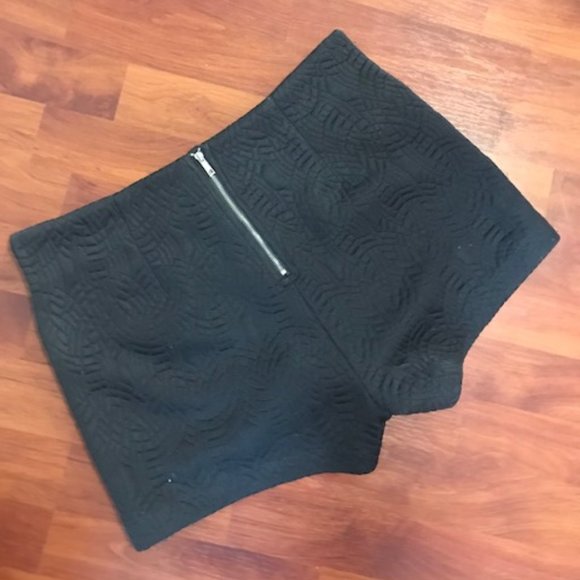 Forever 21 Quilted Highwaisted Shorts - Picture 2 of 2